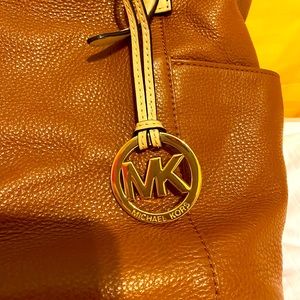 Michael Kors Leather Camel shoulder bag